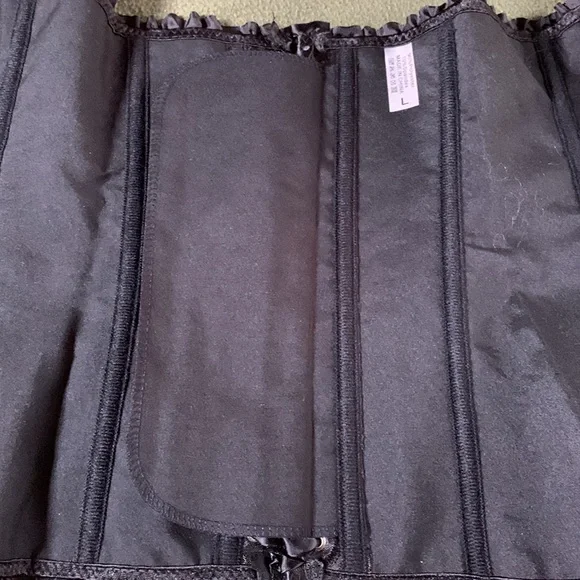 NWT elegant bustier w/ matching thong. Approx. 14 in. Expands approx. 4 inches - Picture 6 of 11